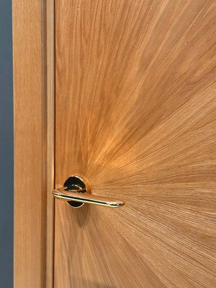 Межкомнатная дверь шпон Гладкая лучи дуб натуральный глухая