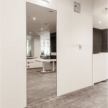 Скрытая алюминиевая дверь Диамандс зеркалом с одной стороны и покрытием Egger с другой