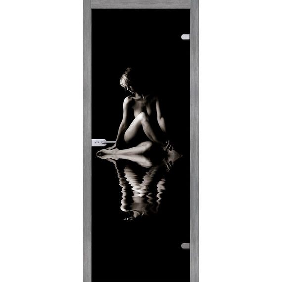 фотография стеклянной двери Акма Woman с наличниками из экошпона в цвете грей