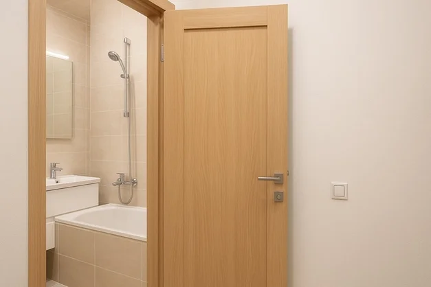 Двери для ванной и туалета: все правила выбора, которые стоит учесть