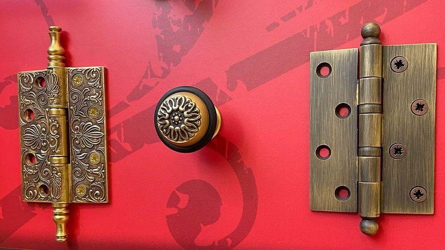 Как установить петли на дверь: способы монтажа навесов разного типа