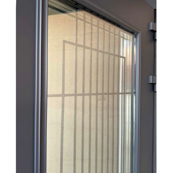 Изображение стеклопакета с ковкой с внешней стороны