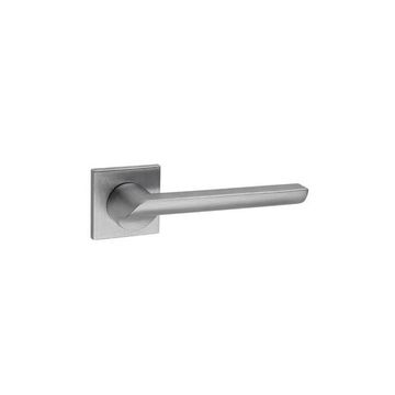 Дверная ручка Punto на розетке 213 хром матовый