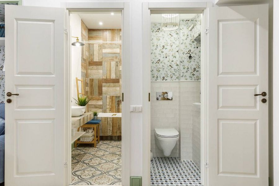 Какую дверь поставить в ванную и туалет?