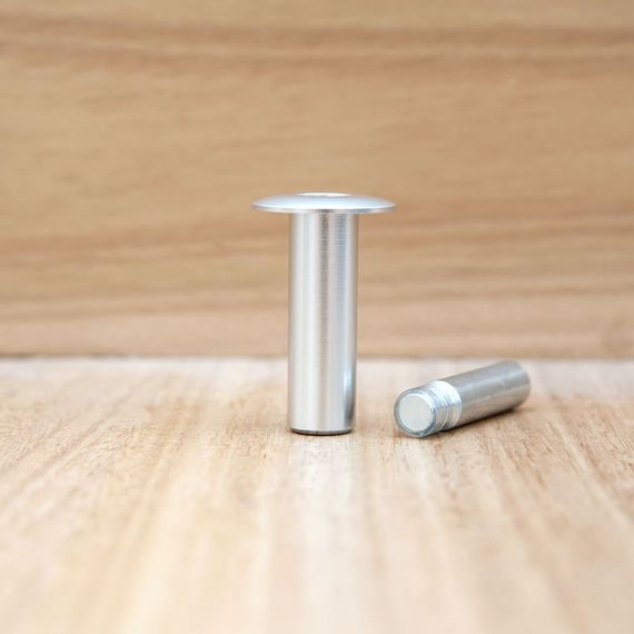 Фото магнитного скрытого стопера Fantom Hardware в цвете хром