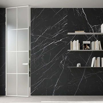 Межкомнатная алюминиевая дверь в скрытом коробе Loft 16 стекло матовое бесцветное