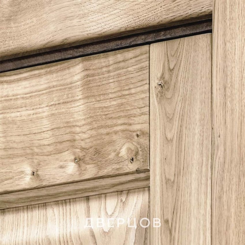 Межкомнатная дверь массив дуба с сучком Дверцов Торджано глухая