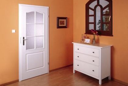 Межкомнатные ламинированные двери – отличное решение для экономии