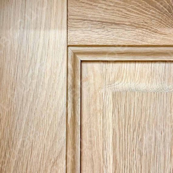 Межкомнатная дверь массив дуба без сучка Дверцов Торджано остеклённая