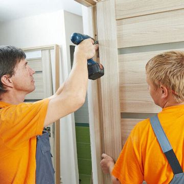 Зарезка коробки, врезка замка и петель