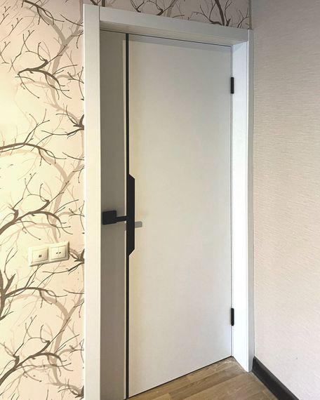 Межкомнатная дверь Графика 4 белая кромка ABS белая после нашего монтажа