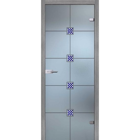 фотография стеклянной двери Глория белое сатинато с наличниками из экошпона в цвете грей