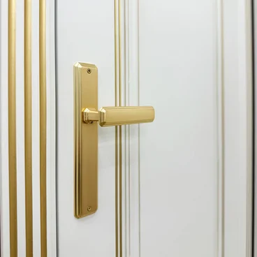Ручка на планке для межкомнатной двери Sabio императорское золото