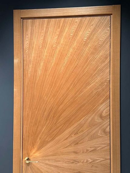 Межкомнатная дверь шпон Гладкая лучи дуб натуральный глухая