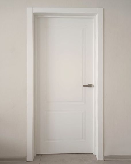 Реализованный нами монтаж двери Капри 2 белая эмаль