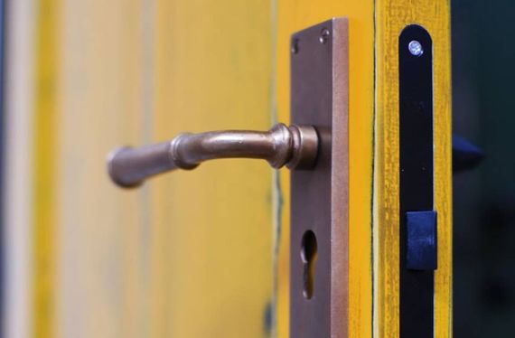 Межкомнатная дверь Лофт Солнце остеклённая