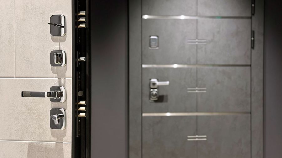 Как выбрать входную дверь в квартиру: советы профессионалов