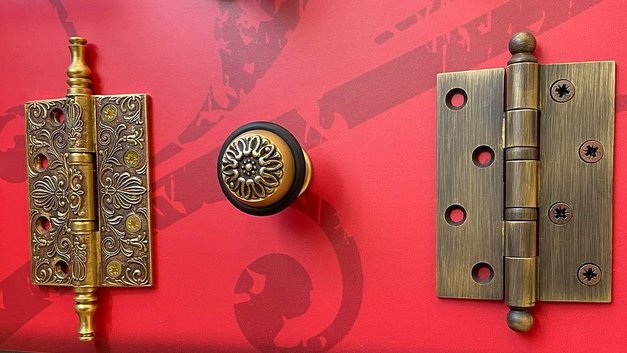 Как установить петли на дверь: способы монтажа навесов разного типа