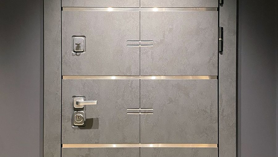 Куда должна открываться входная дверь: внутрь или наружу?