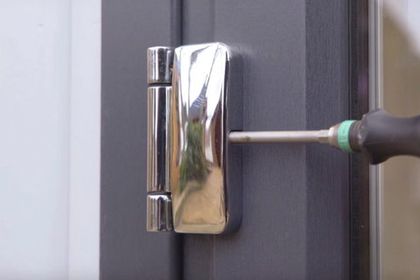 Из чего изготавливают усиленные двери