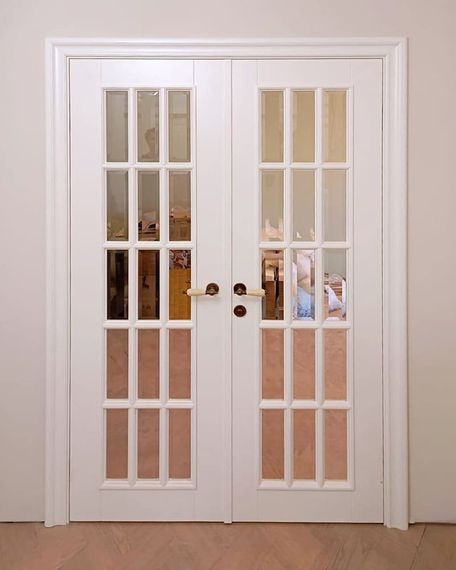 Межкомнатная дверь эмаль Дверцов Брессо 1 RAL 9010 остеклённая