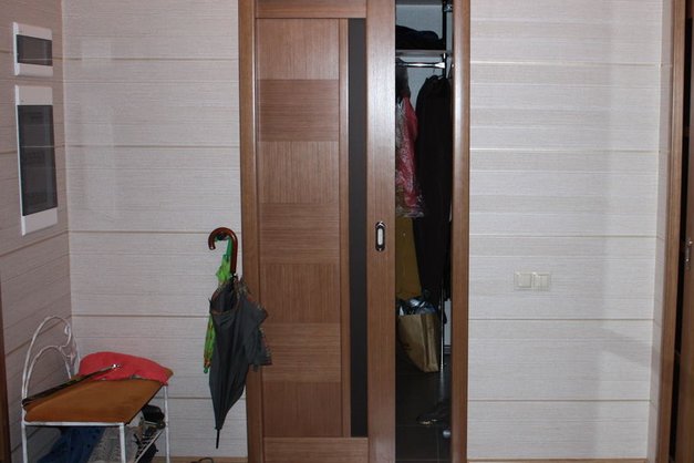 Как установить пенал для раздвижной двери?