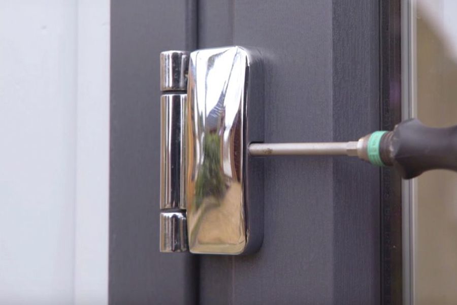 Из чего изготавливают усиленные двери