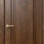Фото межкомнатной двери массив дуба без сучка Дверцов Кастро глухая дуб табак в деталях 2