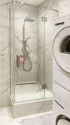 Распашное душевое ограждение 9:16