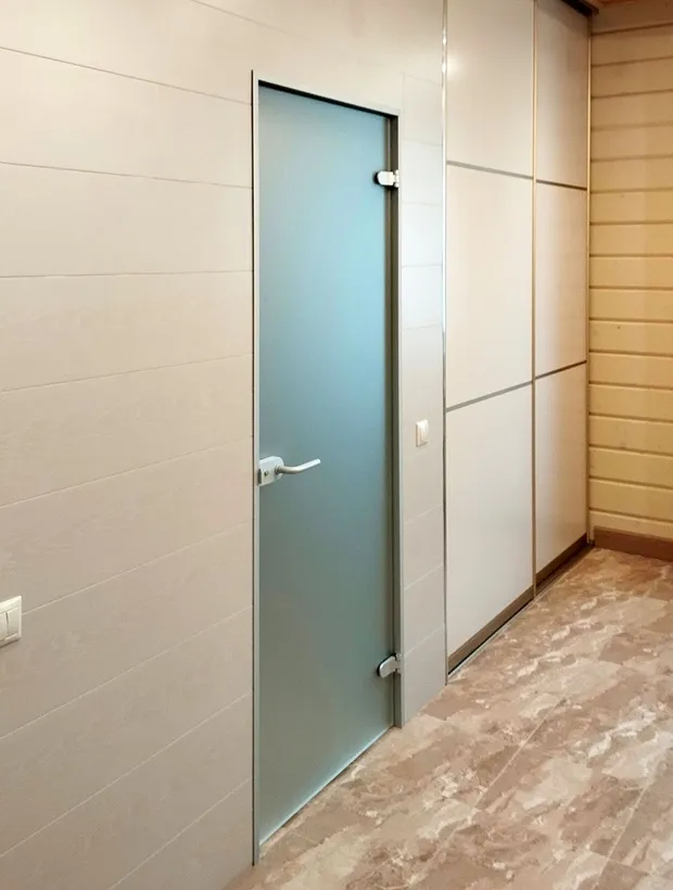 Дверь АКМА Лайт стекло матовое бесцветное с алюминиевой коробкой