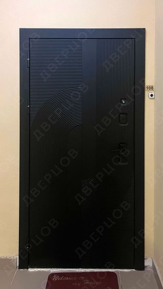 Входная дверь Regidoors Орбита Z чёрная шагрень / белая шагрень с зеркалом Z после нашего монтажа