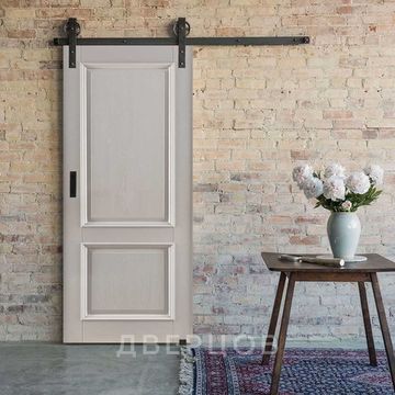 Межкомнатная амбарная раздвижная дверь Лофт массив дуба ОКА Афина багет эмаль слоновая кость