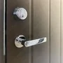 Входная дверь из массива VO2 коричневая