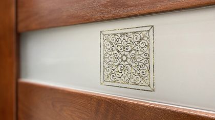 Великолепие витражных дверей: изысканность и функциональность в одном