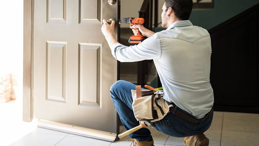 Ремонт и реставрация входных дверей