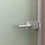Межкомнатная стеклянная дверь АКМА Лайт стекло бесцветное матовое в алюминиевой коробке типа Z. Фото реализованного объекта. Фото в деталях.