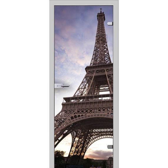 фотография стеклянной двери Акма Town с наличниками из экошпона в цвете манхеттен