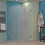 Угловое душевое ограждение в нишу с одним открывающимся дверным полотном и одним неподвижным полотном.